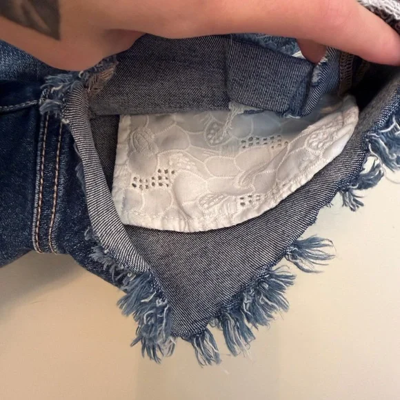 American Eagle Outfitters Ripped High V-Rise Shortie Dark Wash Next Level Stretc - Picture 3 of 7